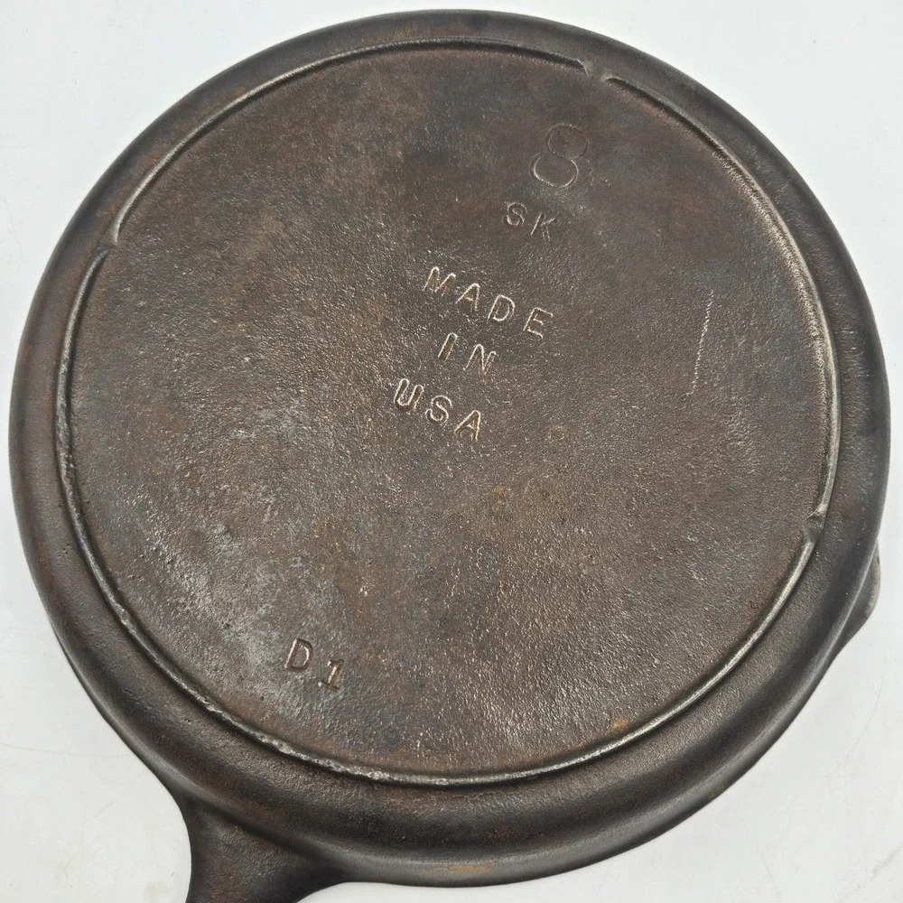 VTG SK LODGE D Cast Iron USA #8 -3 Notch Heat Ring Skillet Pan Excellent Conditi